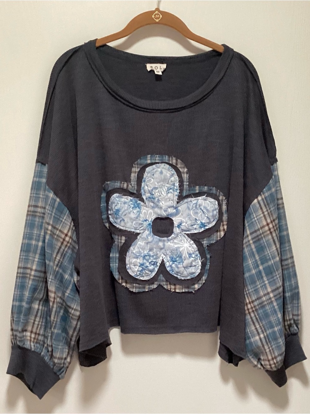 POL Oversized Floral Patch Long-Sleeve Top - Picture 5 of 8